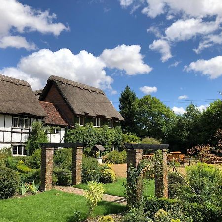 Old Hunters Lodge Whipsnade Limited Екстер'єр фото