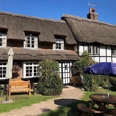 Old Hunters Lodge Whipsnade Limited Екстер'єр фото