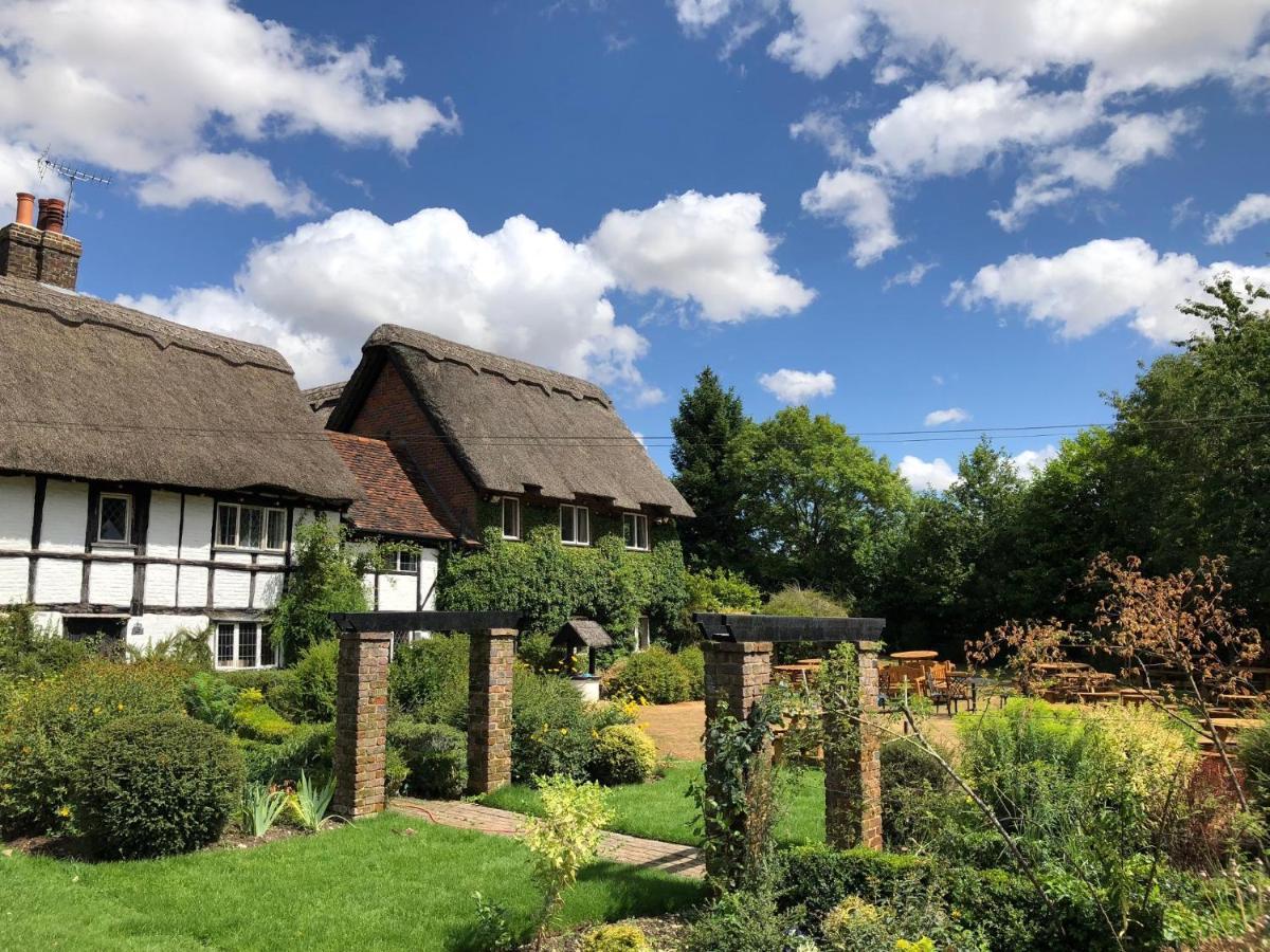 Old Hunters Lodge Whipsnade Limited Екстер'єр фото
