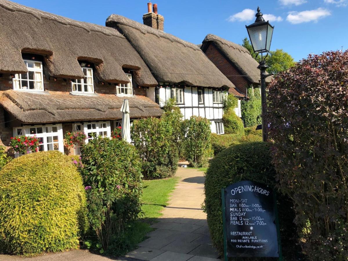 Old Hunters Lodge Whipsnade Limited Екстер'єр фото