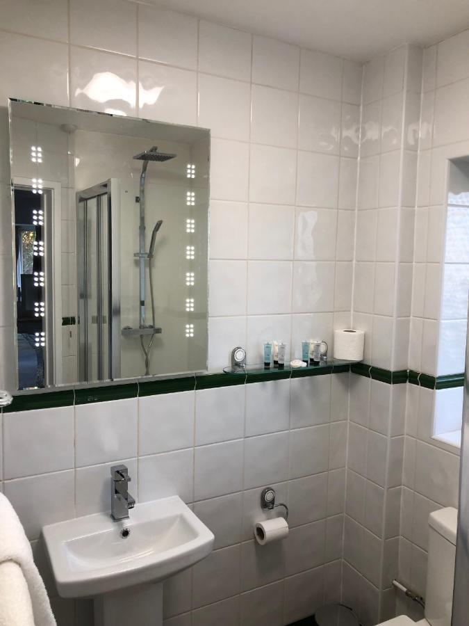 Old Hunters Lodge Whipsnade Limited Екстер'єр фото