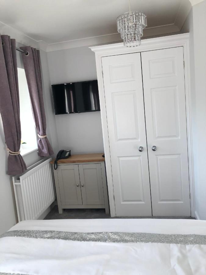 Old Hunters Lodge Whipsnade Limited Екстер'єр фото