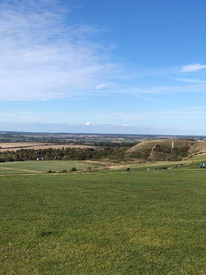 Old Hunters Lodge Whipsnade Limited Екстер'єр фото