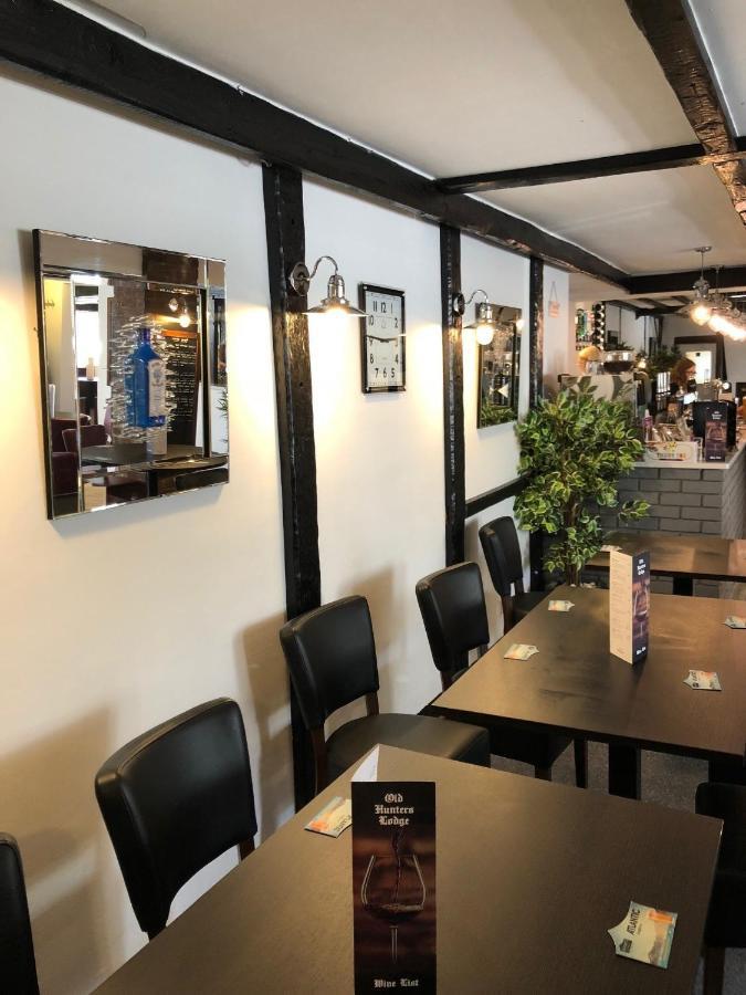 Old Hunters Lodge Whipsnade Limited Екстер'єр фото