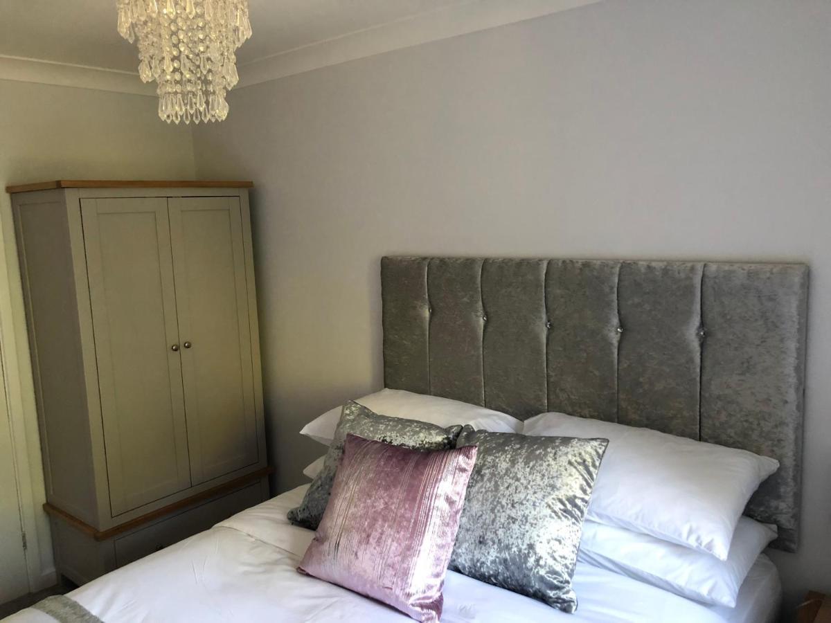Old Hunters Lodge Whipsnade Limited Екстер'єр фото