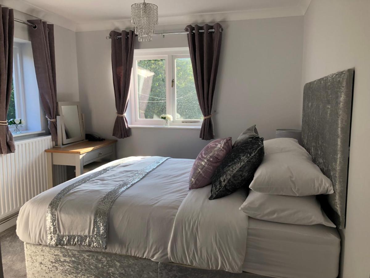 Old Hunters Lodge Whipsnade Limited Екстер'єр фото