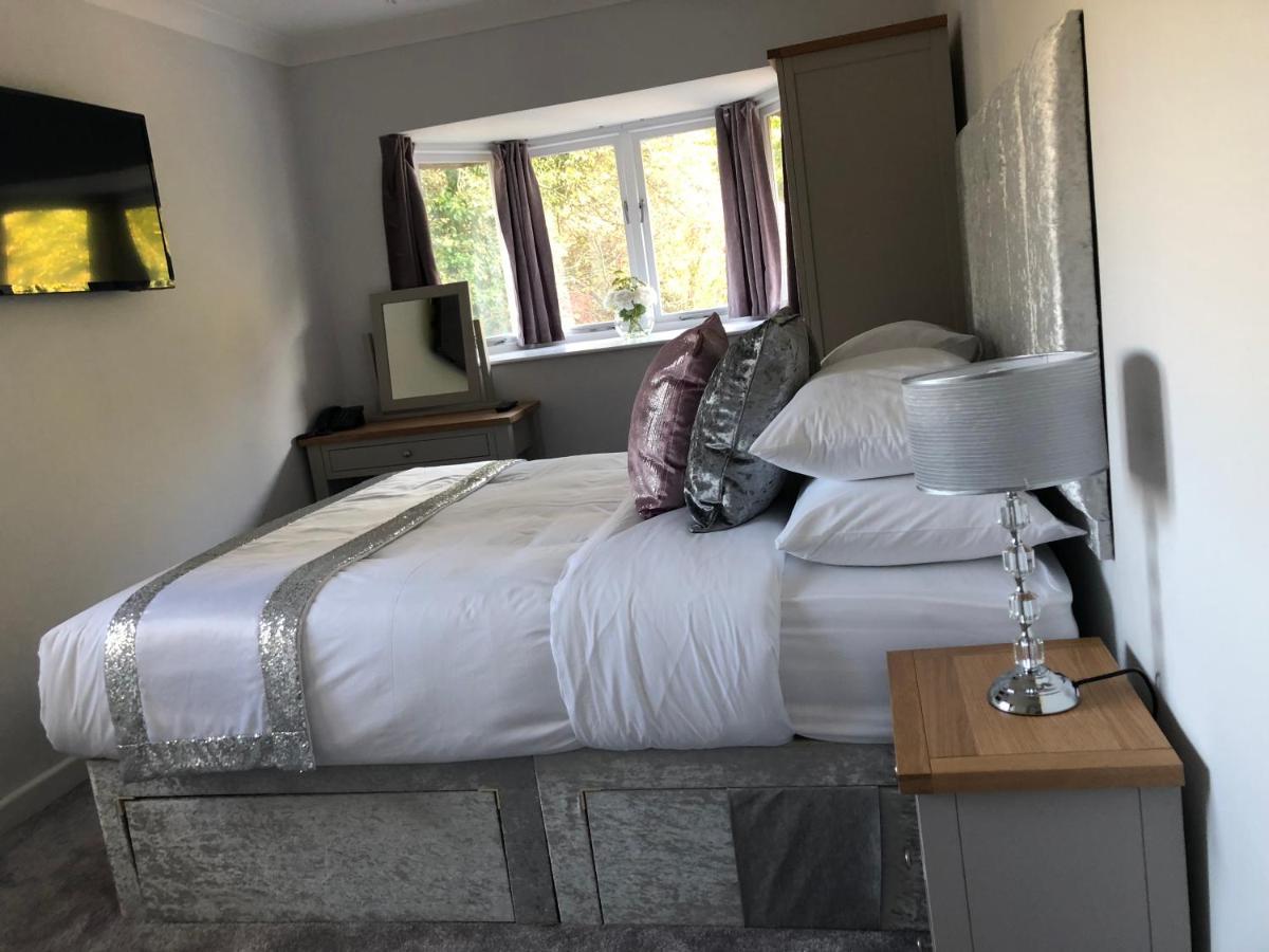 Old Hunters Lodge Whipsnade Limited Екстер'єр фото