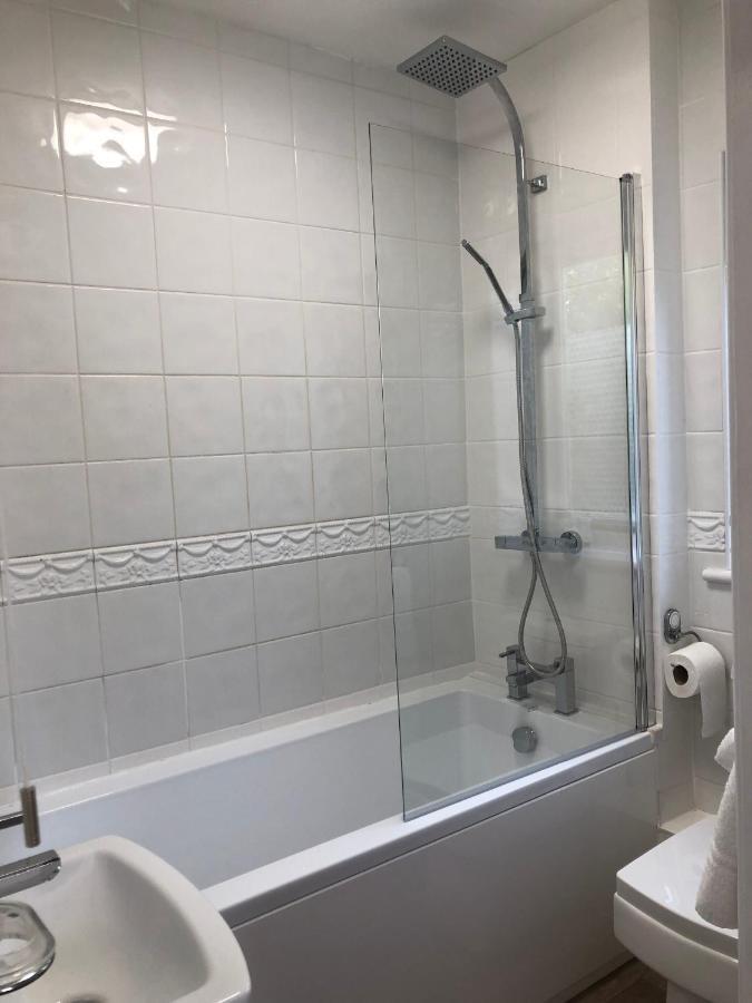 Old Hunters Lodge Whipsnade Limited Екстер'єр фото