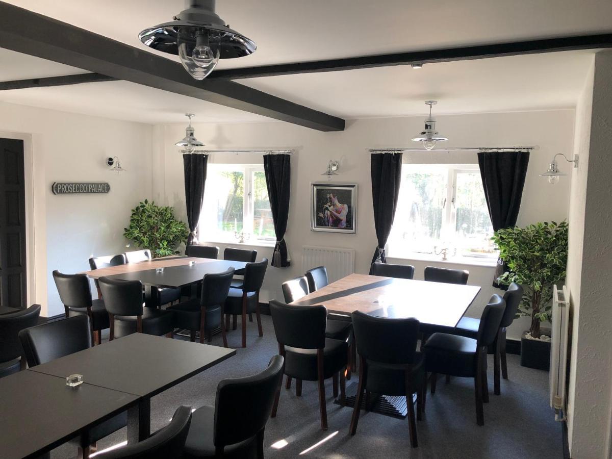 Old Hunters Lodge Whipsnade Limited Екстер'єр фото