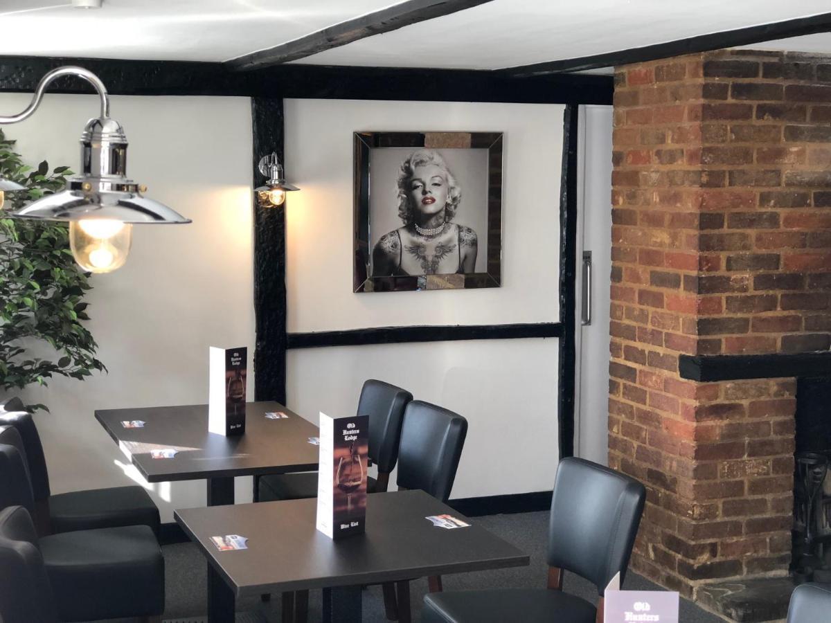 Old Hunters Lodge Whipsnade Limited Екстер'єр фото