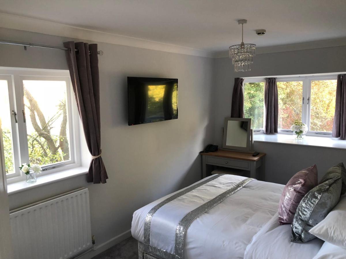 Old Hunters Lodge Whipsnade Limited Екстер'єр фото