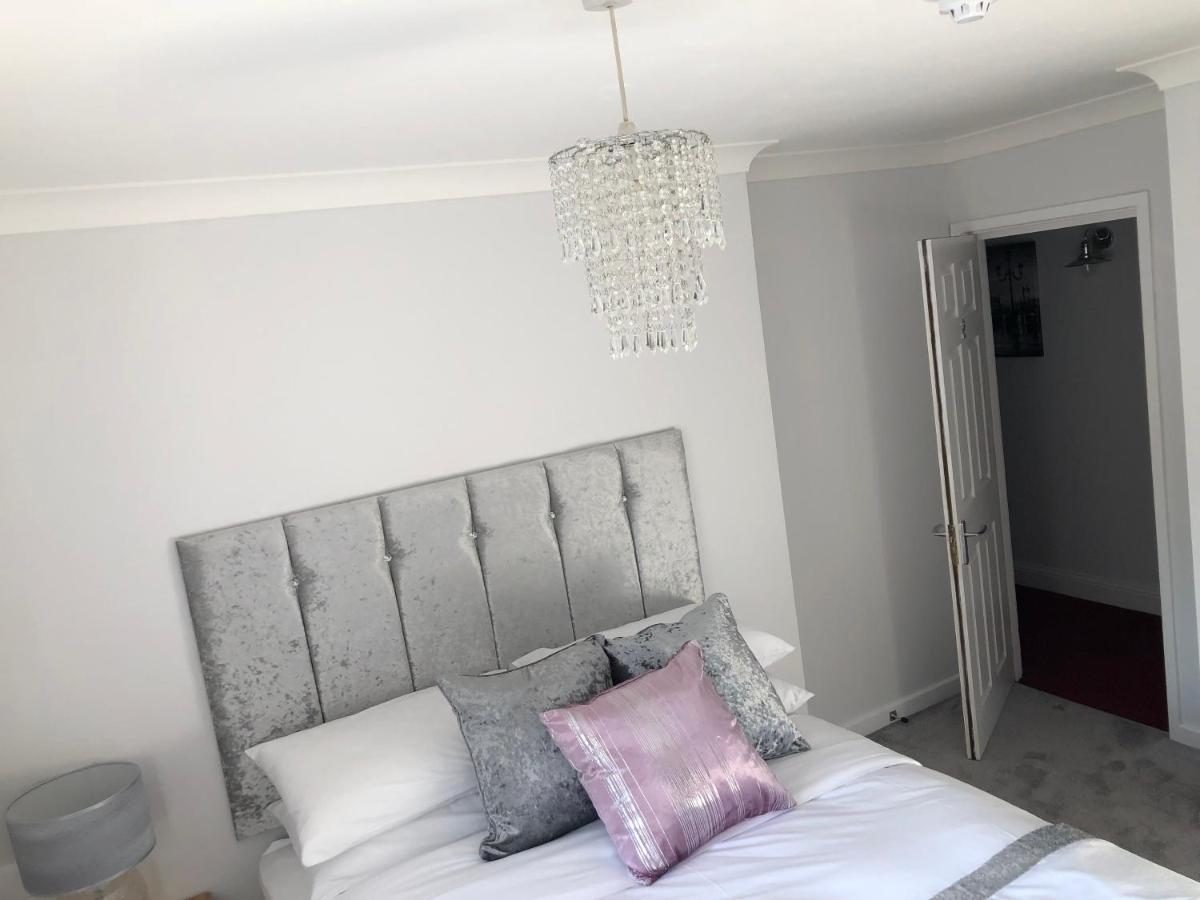 Old Hunters Lodge Whipsnade Limited Екстер'єр фото